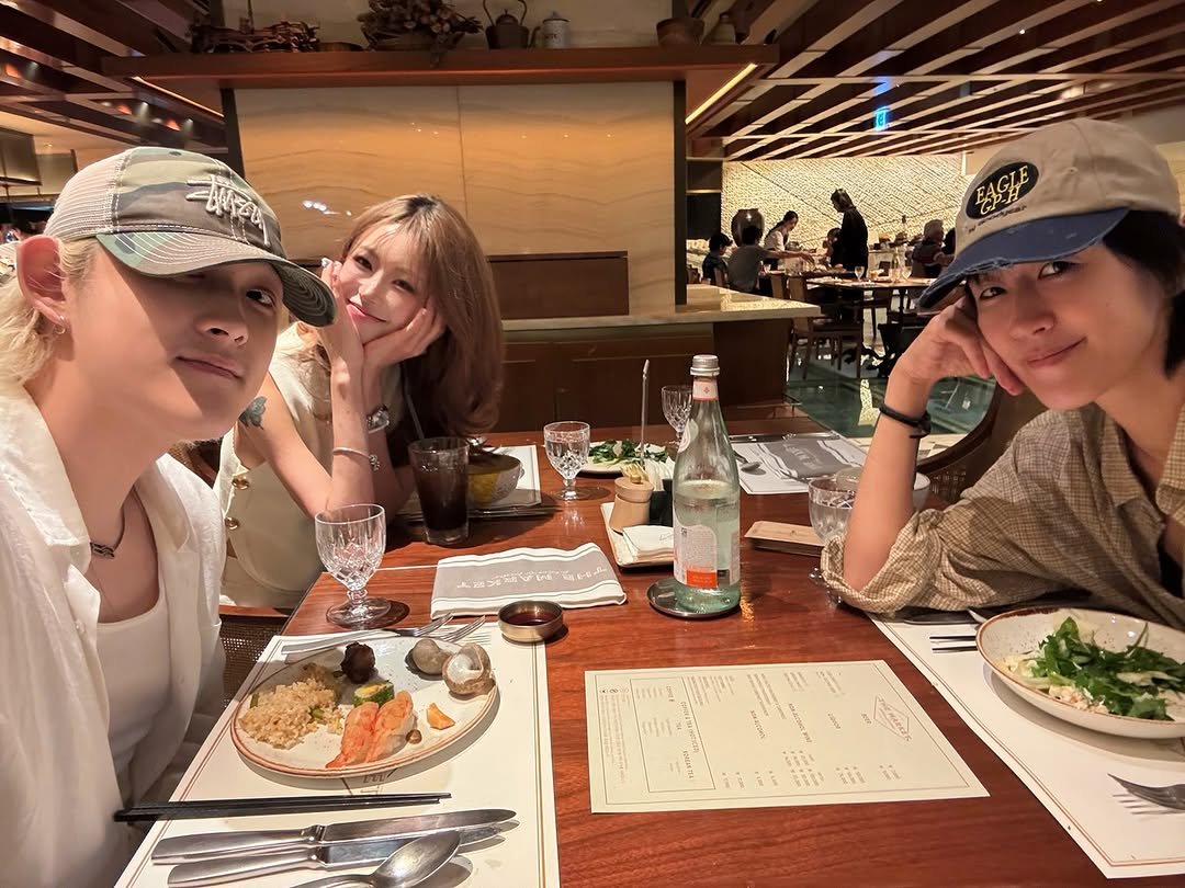Photo by ָ 「 준희 」 in Four Seasons Hotel Seoul 포시즌스 호텔 서울 with @jinkyunghong, and @z_fla_t. May be an image of 7 people and text.