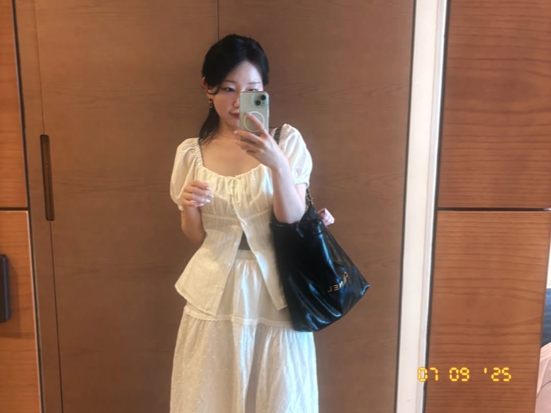 Photo shared by 𝐌𝐢𝐧𝐚 | 뷰티•시술 꿀팁 | 감성공유⑉♥ on July 22, 2025 tagging @andyou__official. May be an image of 1 person, dress, sundress, overskirt and text.