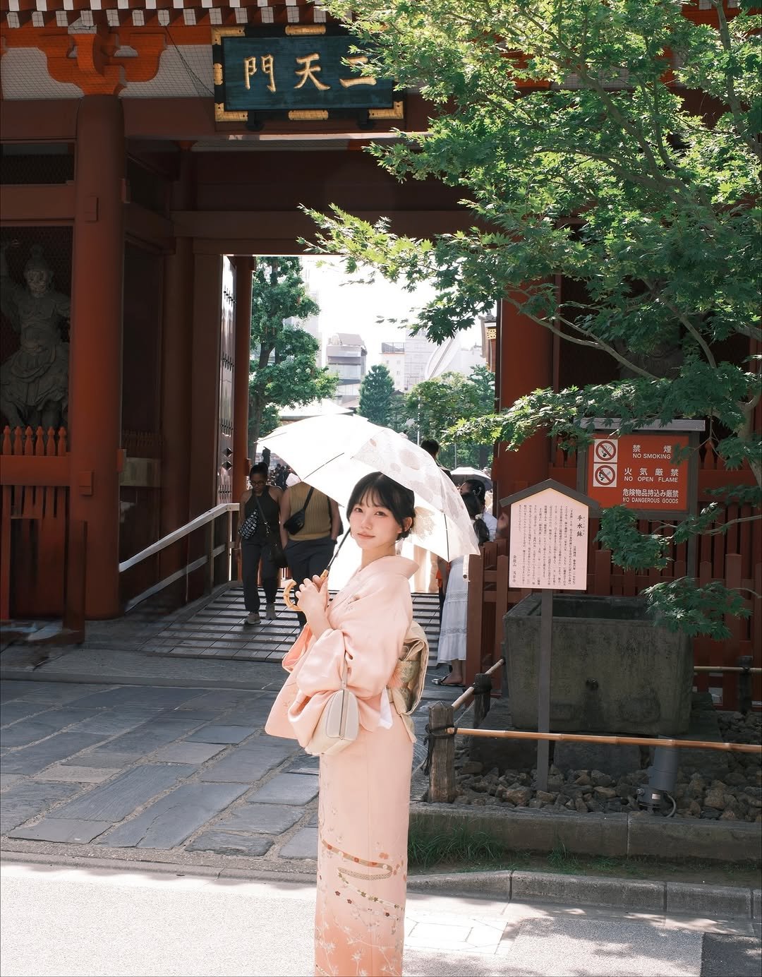 Photo by 🤍🐰🤍 on October 30, 2025. May be an image of parasol, umbrella, Fushimi Inari Taisha and text.