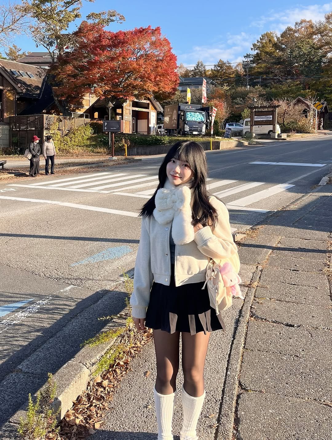 Photo by 🤍🐰🤍 on June 16, 2025. May be an image of 4 people, duffle coat, parka, miniskirt, Fushimi Inari Taisha and text.