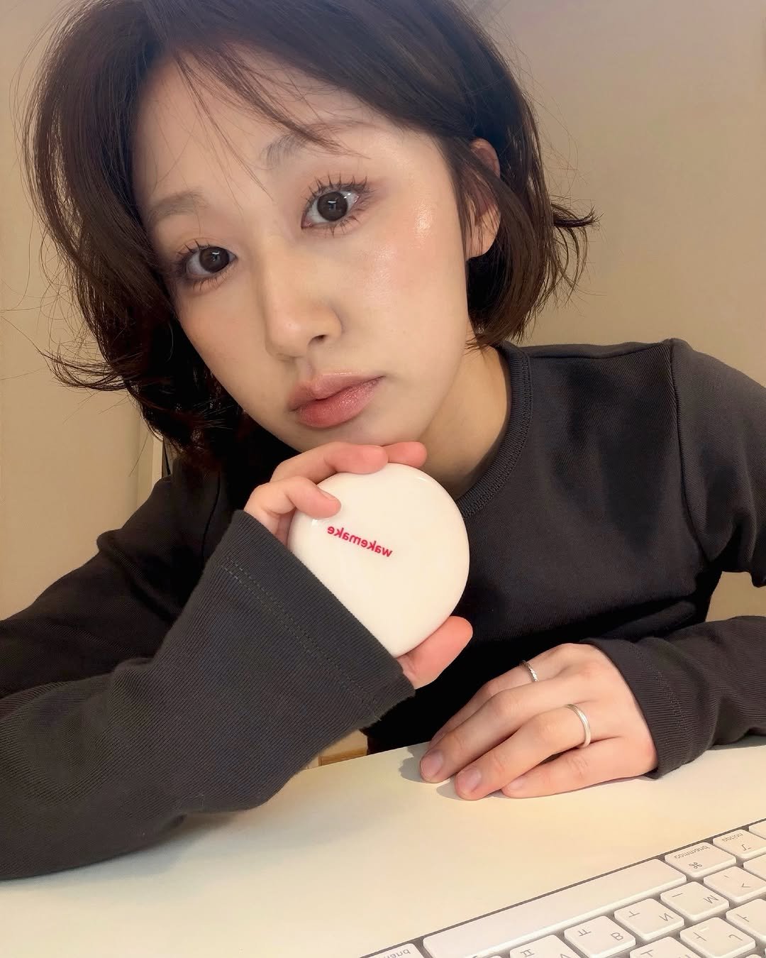 Photo by 은혜 on February 17, 2026. May be an image of one or more people, hair, makeup and text.