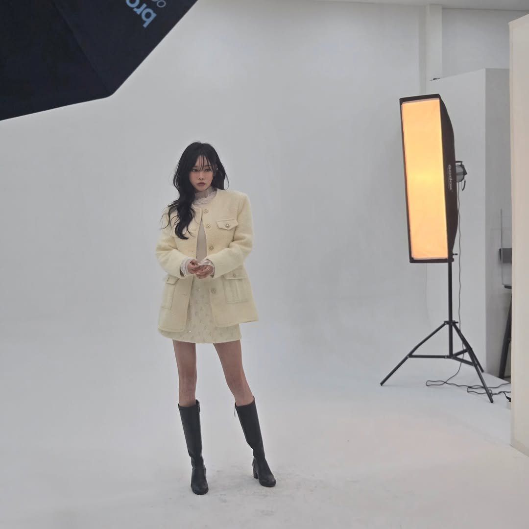 Photo shared by 이블리프로젝트🩵 on January 29, 2026 tagging @mmjjkk28. May be an image of one or more people, makeup, hair, overcoat and text.