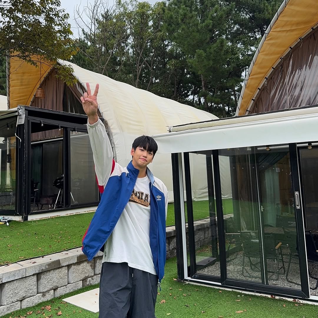 Photo shared by 김예현 on October 04, 2025 tagging @glamhi_glamping. May be an image of 1 person, outdoors and text.