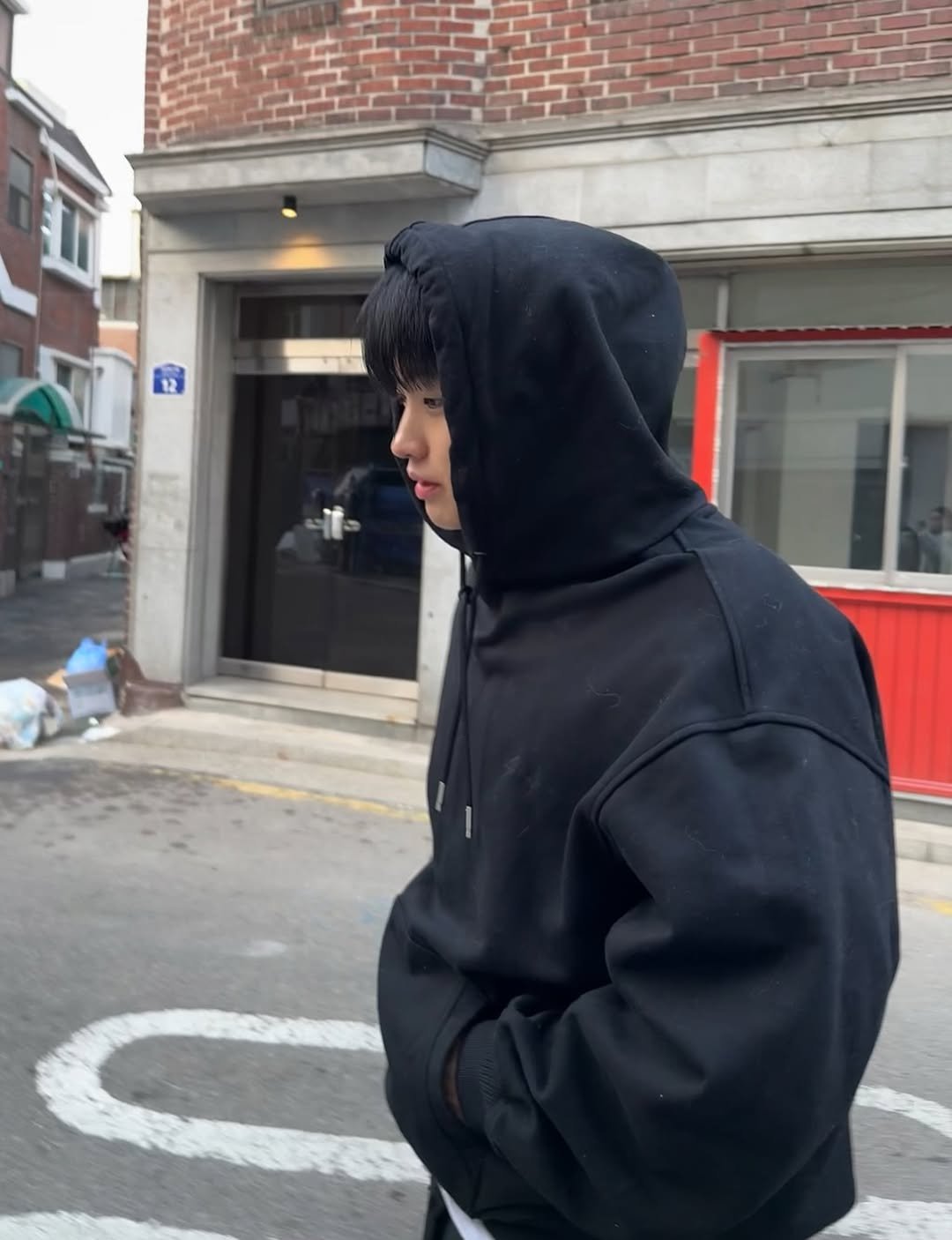 Photo by 김예현 on October 13, 2025. May be an image of goosedown coat, duffle coat, parka and text.