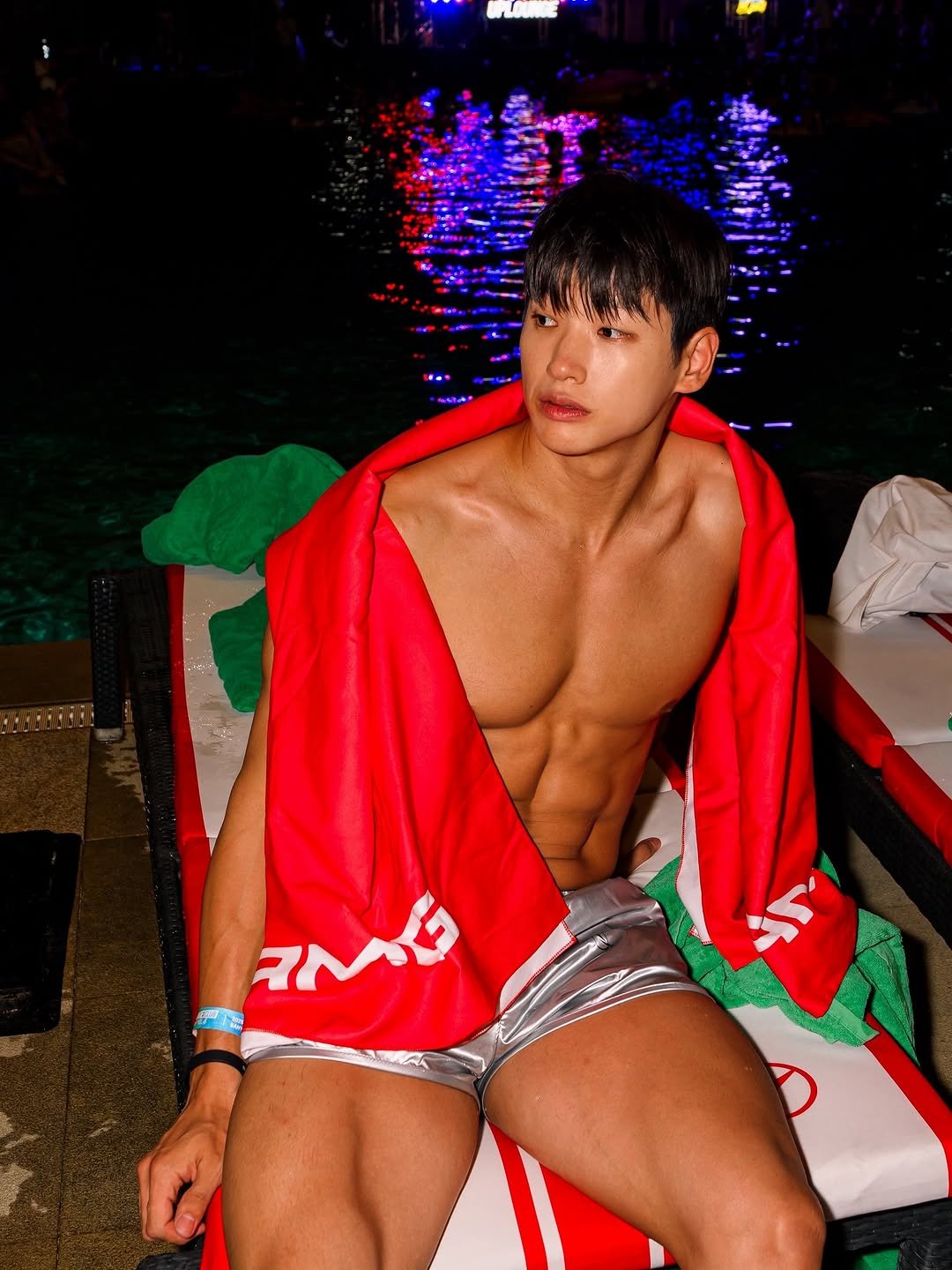 Photo by 김예현 on July 15, 2025. May be an image of 1 person, body building, pool and text.