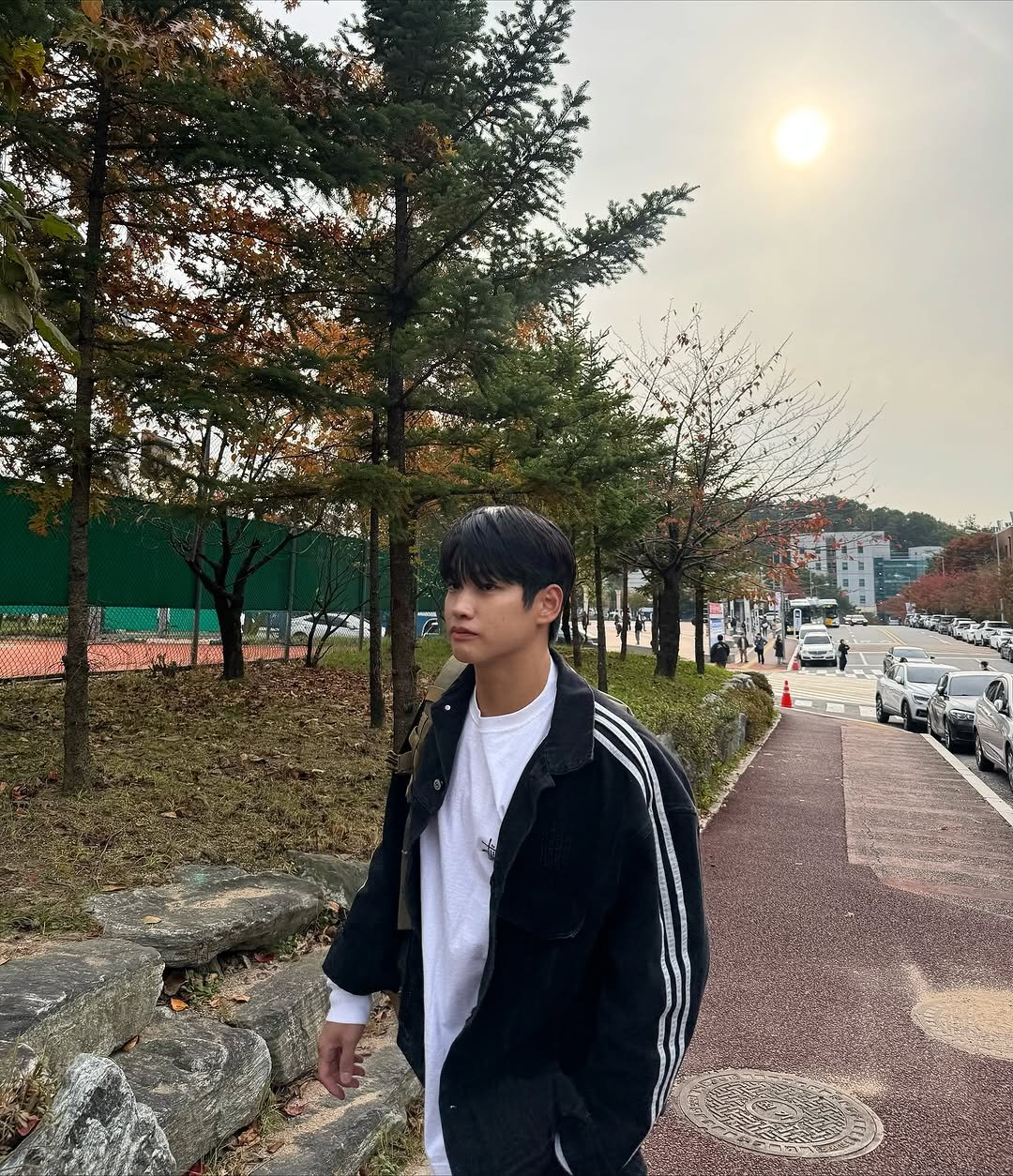 Photo by 김예현 on November 01, 2025. May be an image of duffle coat, parka, outdoors and text.