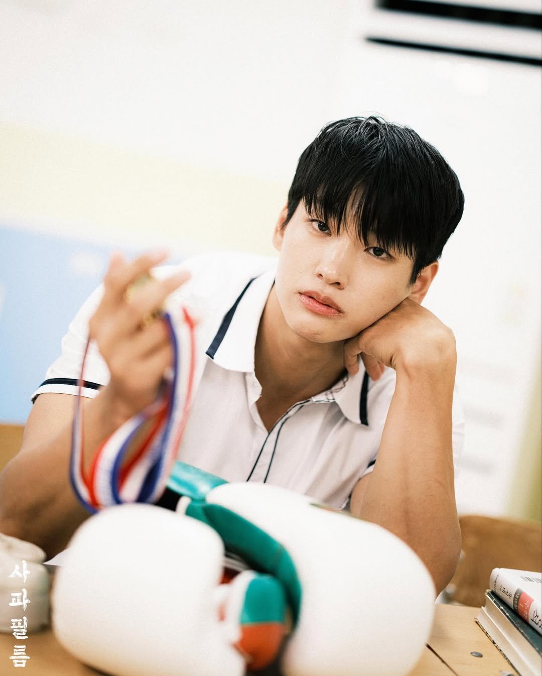 Photo shared by 사과필름 on November 04, 2025 tagging @jindol._.2, @1f_okey, @_aeri_kim__, @apple_film0418, @1cut.pic, and @sapil_highschool. May be an image of one or more people, bangs and text.