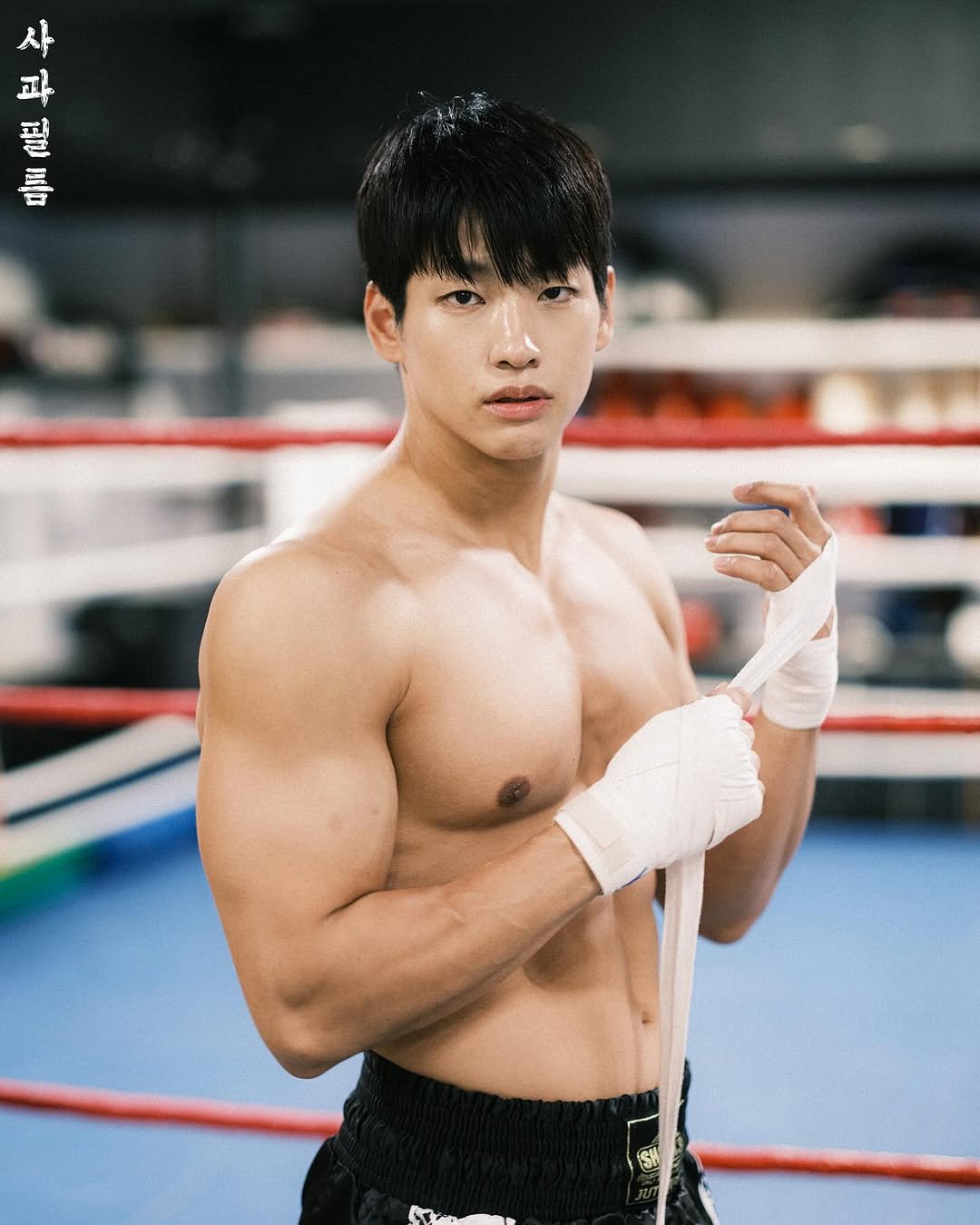 Photo shared by 사과필름 on July 26, 2025 tagging @1f_okey, and @apple_film0418. May be an image of 1 person, biceps, punching bag, sportswear and text.