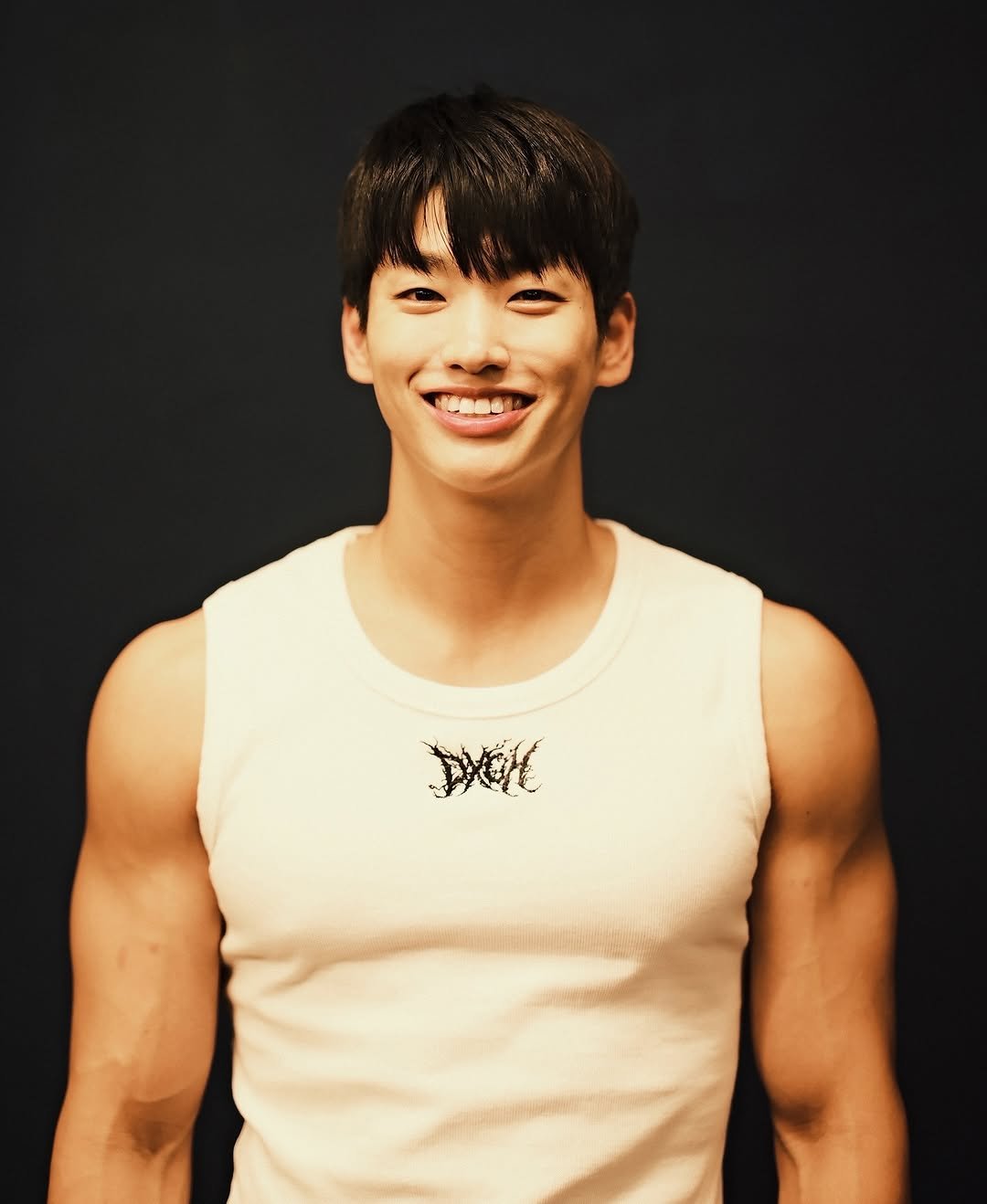 Photo shared by 김예현 on July 21, 2025 tagging @sj.one, and @tudentalclinic. May be an image of 1 person, bangs, biceps and text.