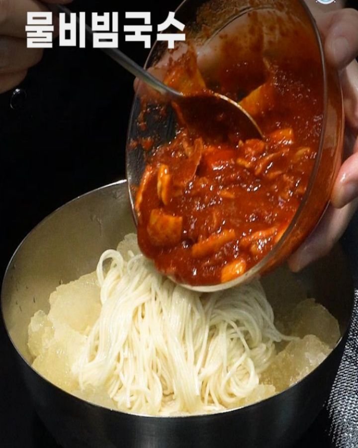 1min_cook 게시물 이미지: 지금처럼 더운 날씨에 먹으면 딱 좋은 거 하나 알려드립니다.
비빔국수와 물냉면의...