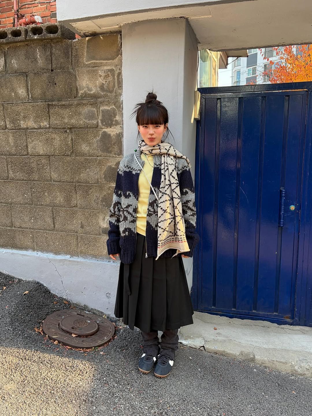 Photo shared by 지연 on November 15, 2025 tagging @areyou_seoul. May be an image of duffle coat, scarf, overcoat and text.