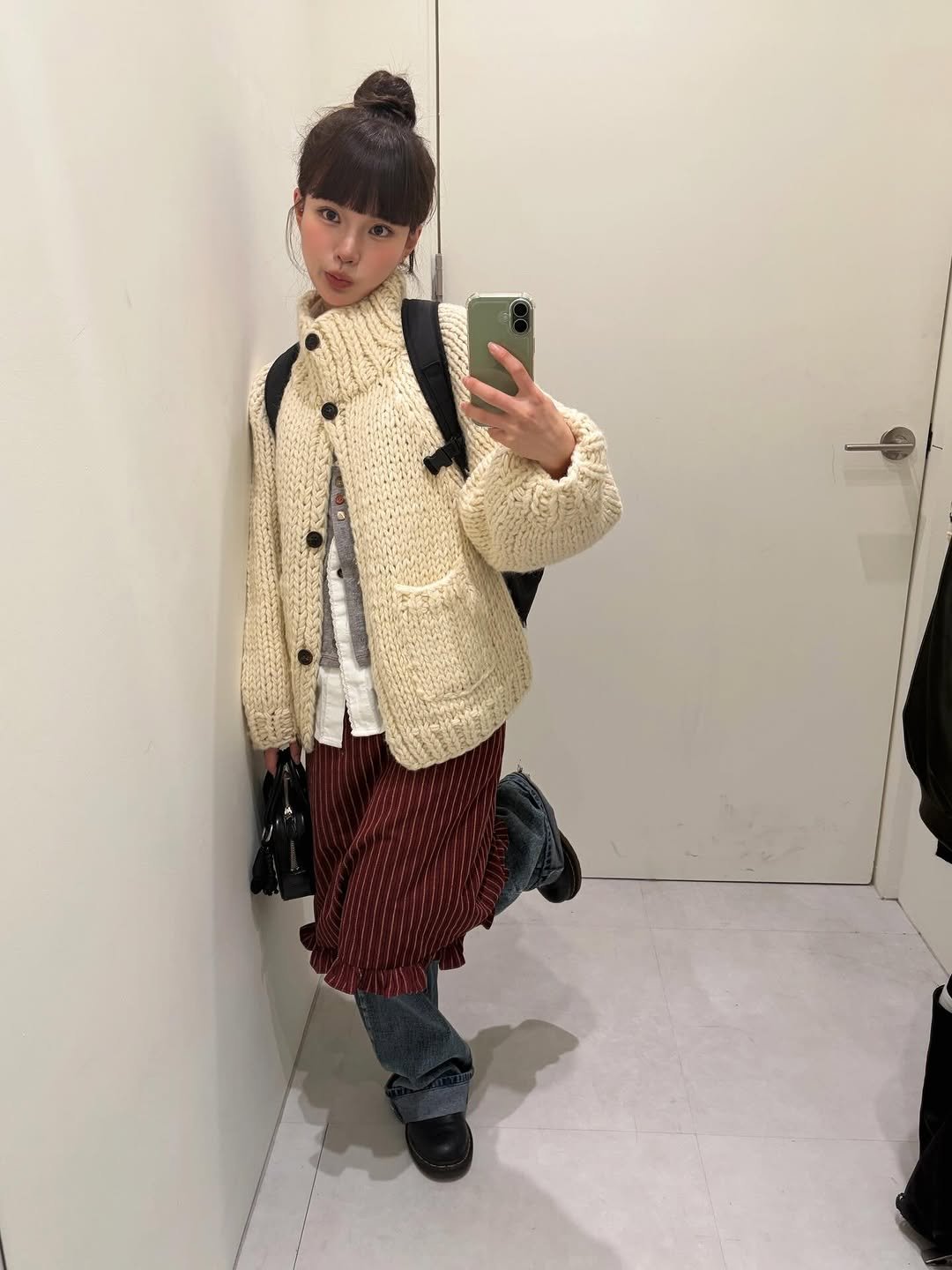Photo shared by 지연 on November 25, 2025 tagging @majournee_official, and @meetme_kr. May be an image of duffle coat, overcoat, parka and text.