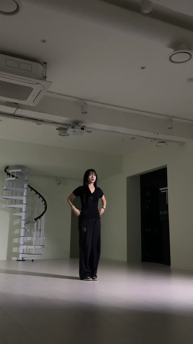 1overrrrrrrrrrr 게시물 이미지: #짧은치마 #짧치 #춤 #dance #08