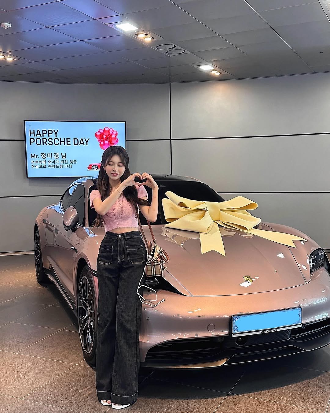 1owelly_ 게시물 이미지: 두 번째 my new car💗
