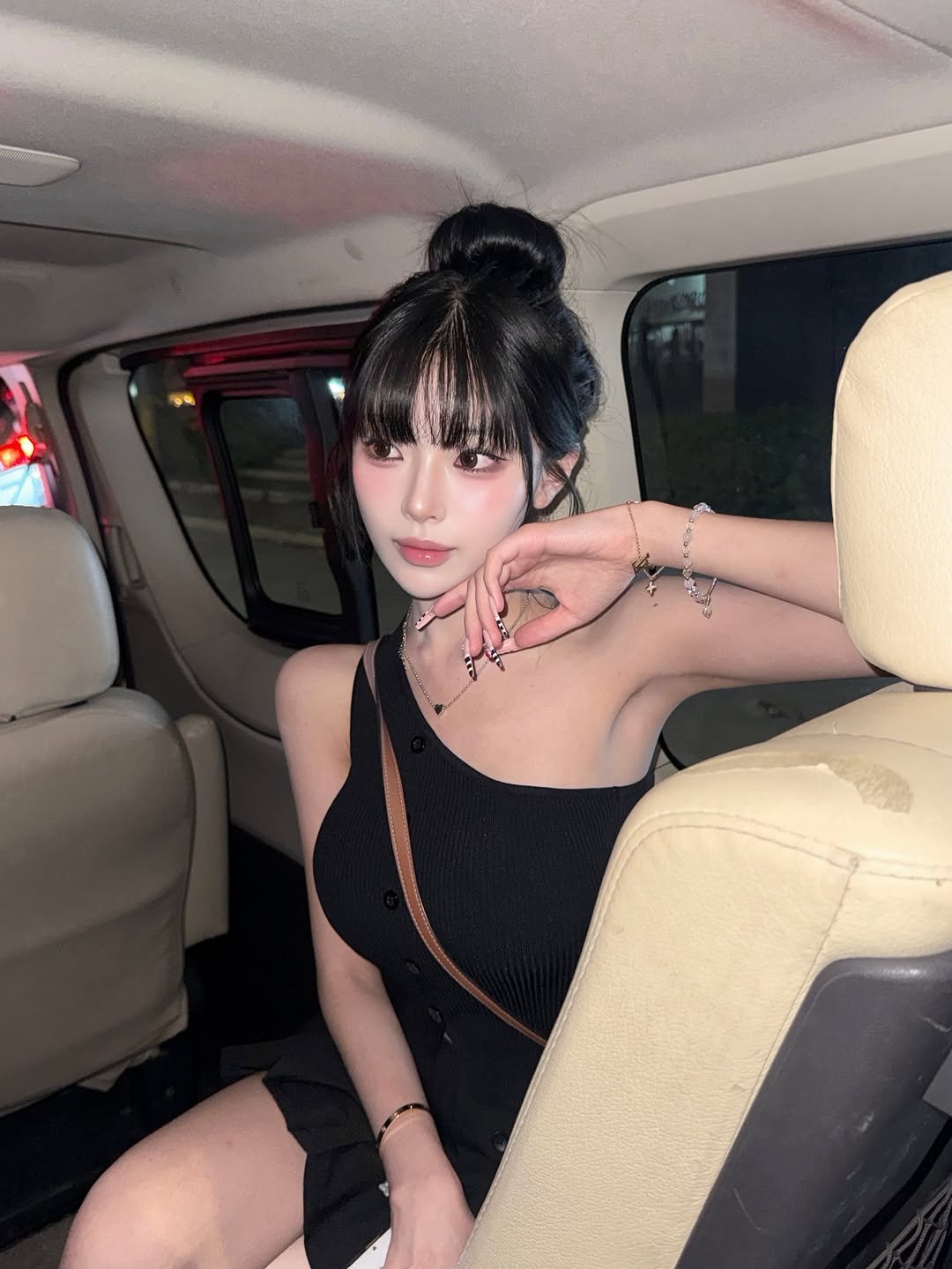 1owelly_ 게시물 이미지: 8명에서 세부가기

차는 기본 6인승 그랩부르기 ㅋㅋ

밤새고 아침에...