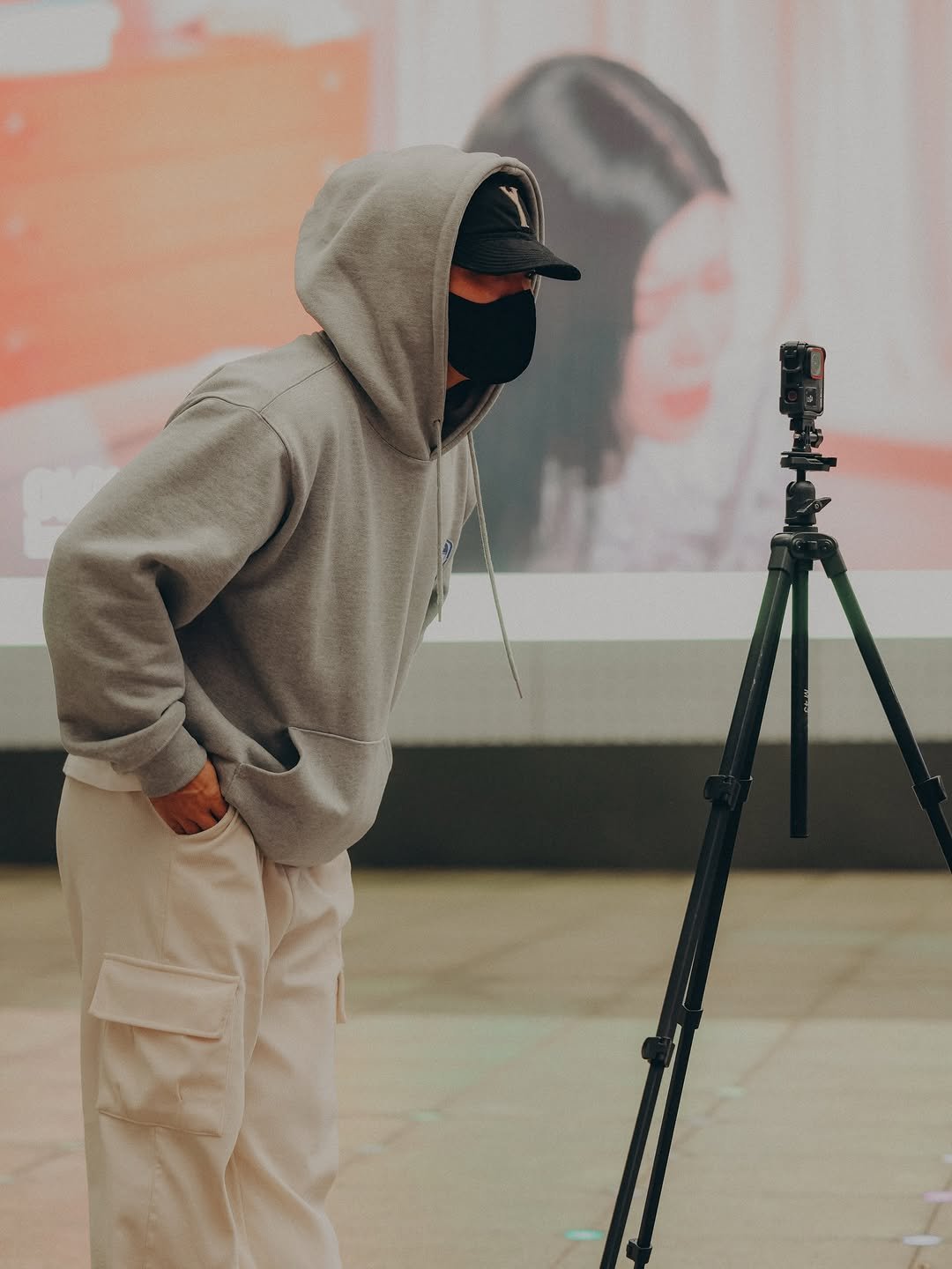 Photo by 청소하는사람 on February 05, 2026. May be an image of standing, gas mask, camcorder, sweatpants, face mask, camera, tripod, parka, street and text.