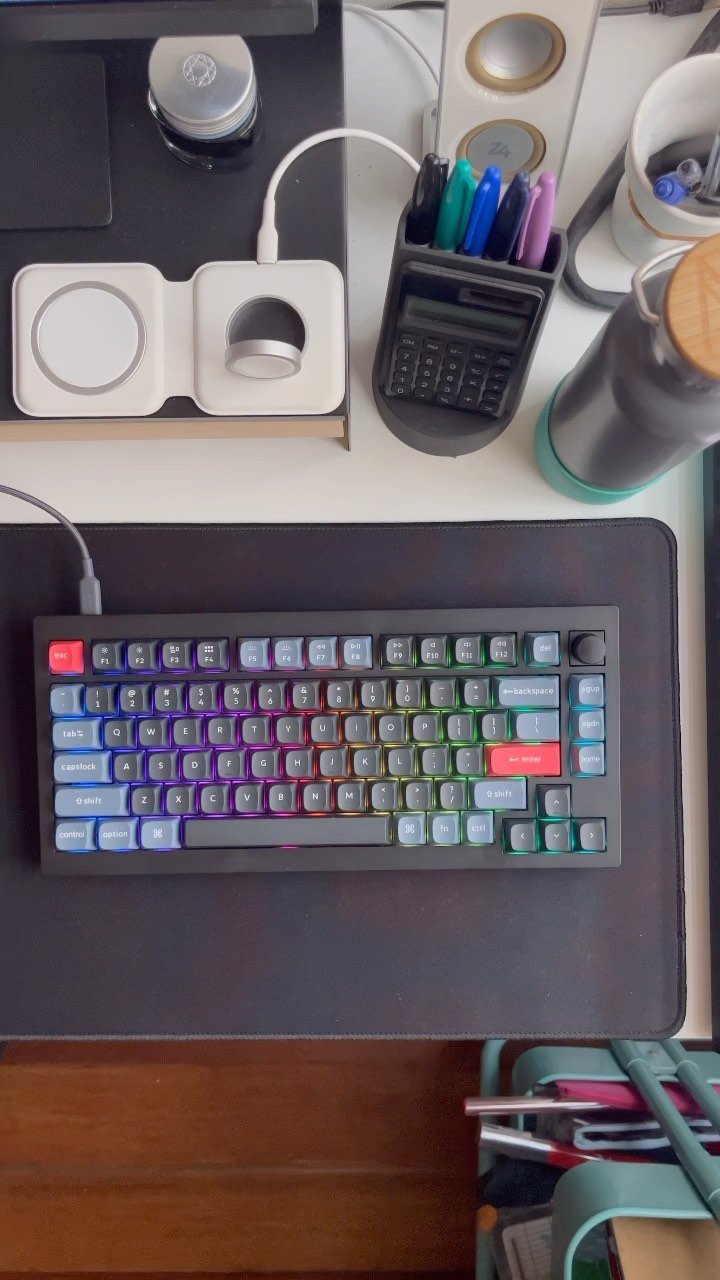 234 게시물 이미지: Loving the V1 ⌨️ 
Got it with the red...
