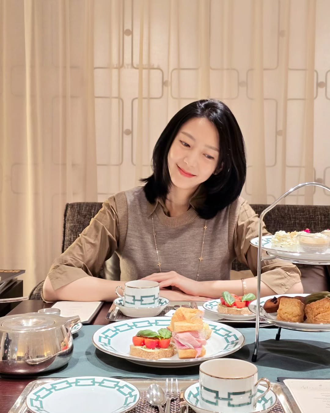 Photo shared by 고서연 on November 15, 2024 tagging @only_shinsegae, and @shinsegaegroup.official.