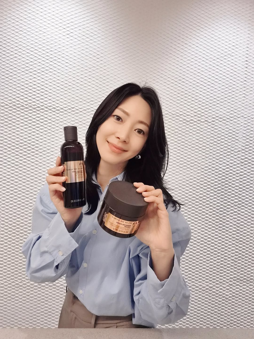 Photo by 고서연 on September 23, 2025. May be an image of 1 person, hair, hair product, fragrance, lotion, hand cream and text.