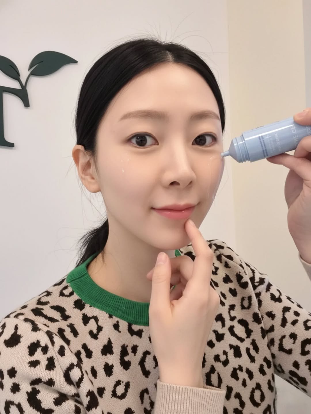 Photo shared by 고서연 on February 02, 2026 tagging @laneige_kr. May be an image of one or more people, lipstick, makeup and text.
