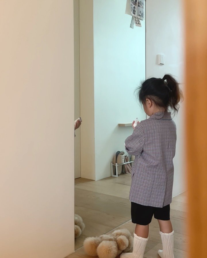 2905_home 게시물 이미지: #마지막날
자기가 직접 바르는 거 좋아하는 36갤 아가👶🏻
세벨리아 기획전은 오늘...
