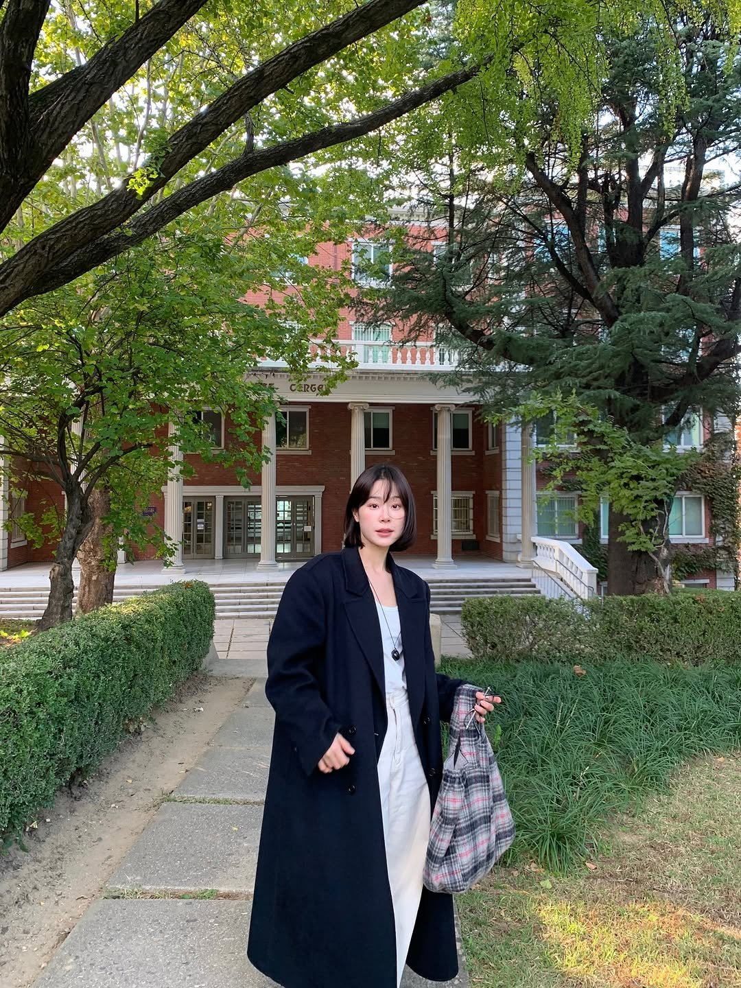 Photo by 주미 on November 03, 2025. May be an image of overcoat, duffle coat and text.