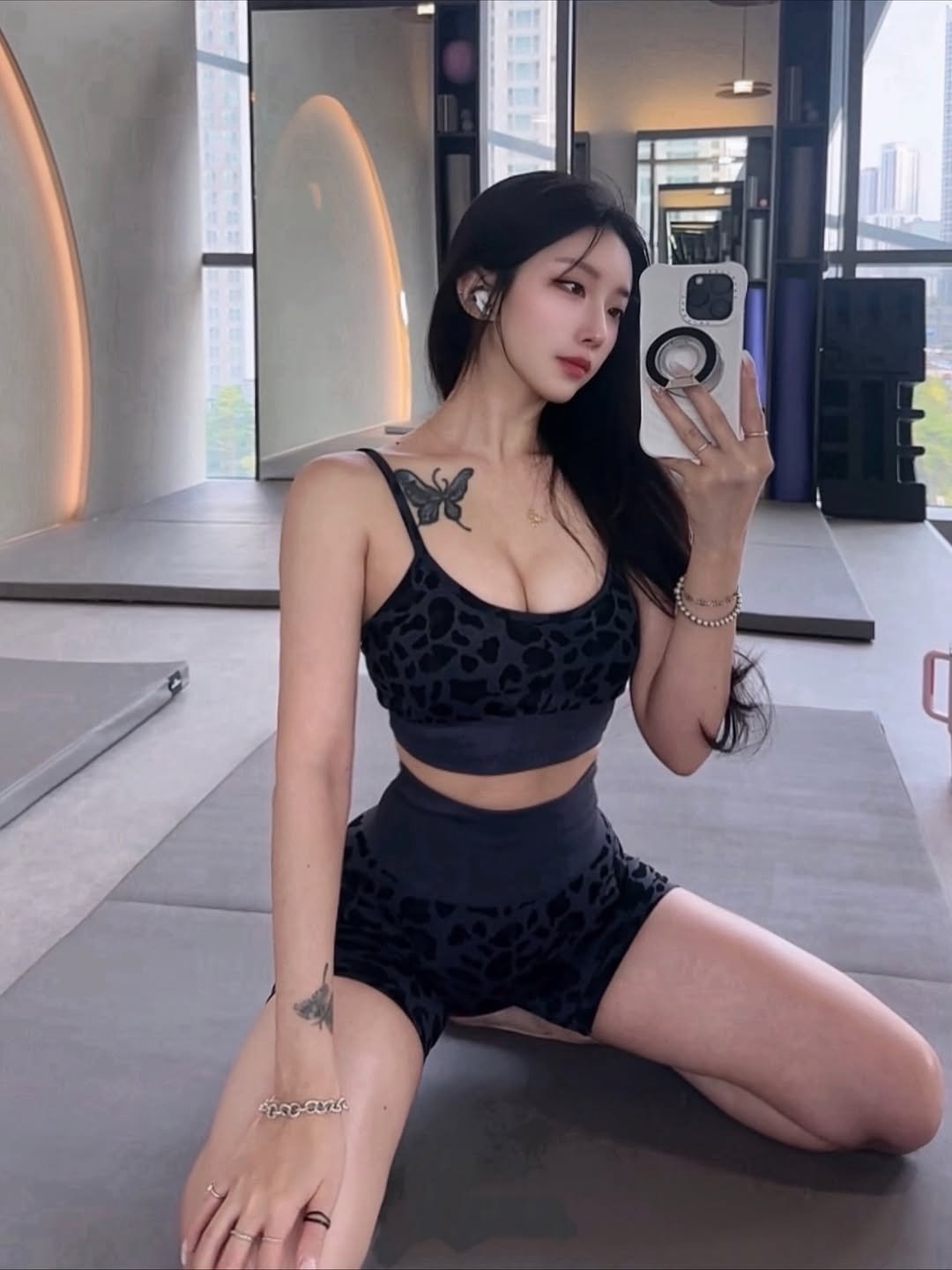 2garden_ 게시물 이미지: 가든 생존신고 👋
이래저래 골골 거리며 일하다 보니 
41kg 종이 인형이...