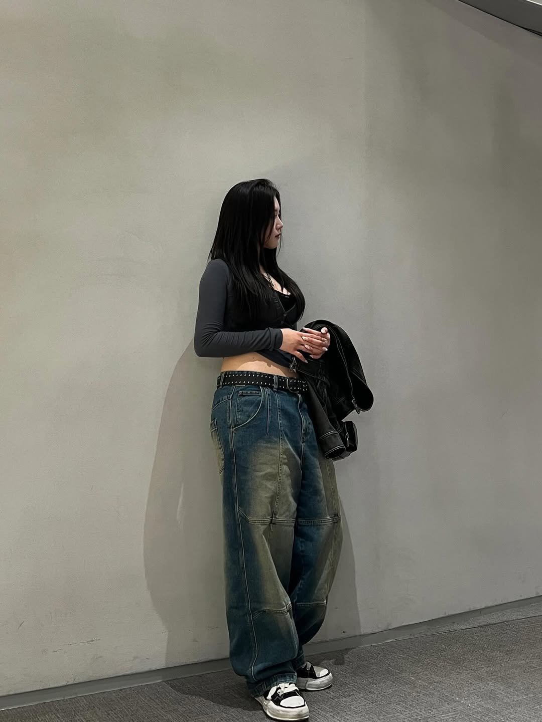 Photo shared by 지오 on April 06, 2026 tagging @dewaltworkwear_kr. May be an image of standing and text.