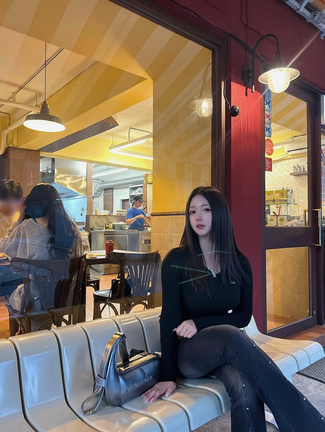 Photo shared by 지오 on September 21, 2025 tagging @helene.et.paris. May be an image of 3 people, cornflower and text.