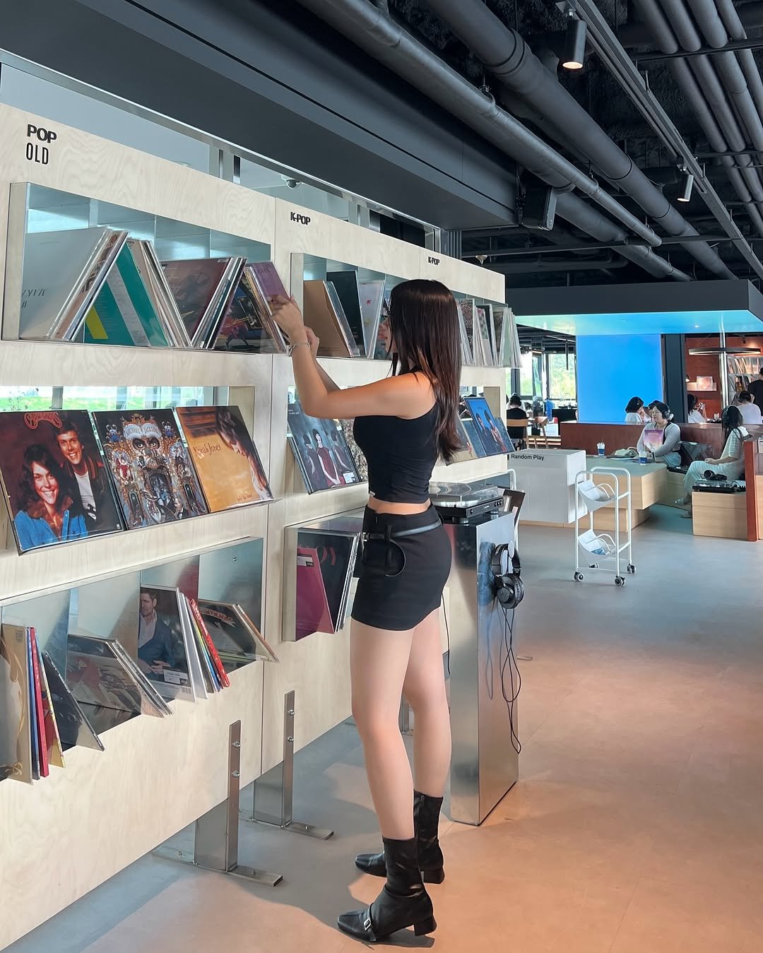 Photo shared by 지오 on August 25, 2025 tagging @core_of_alchemy. May be an image of 6 people, rack, miniskirt, cornflower, newsstand and text.