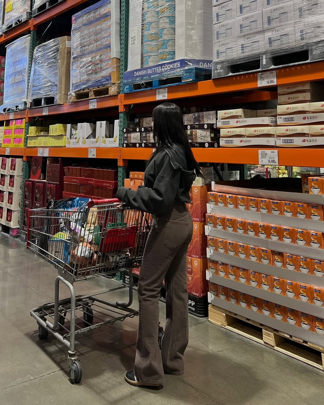 Photo shared by 지오 on January 13, 2026 tagging @plavism_seoul. May be an image of carton, shopping cart, lumberyard and text.