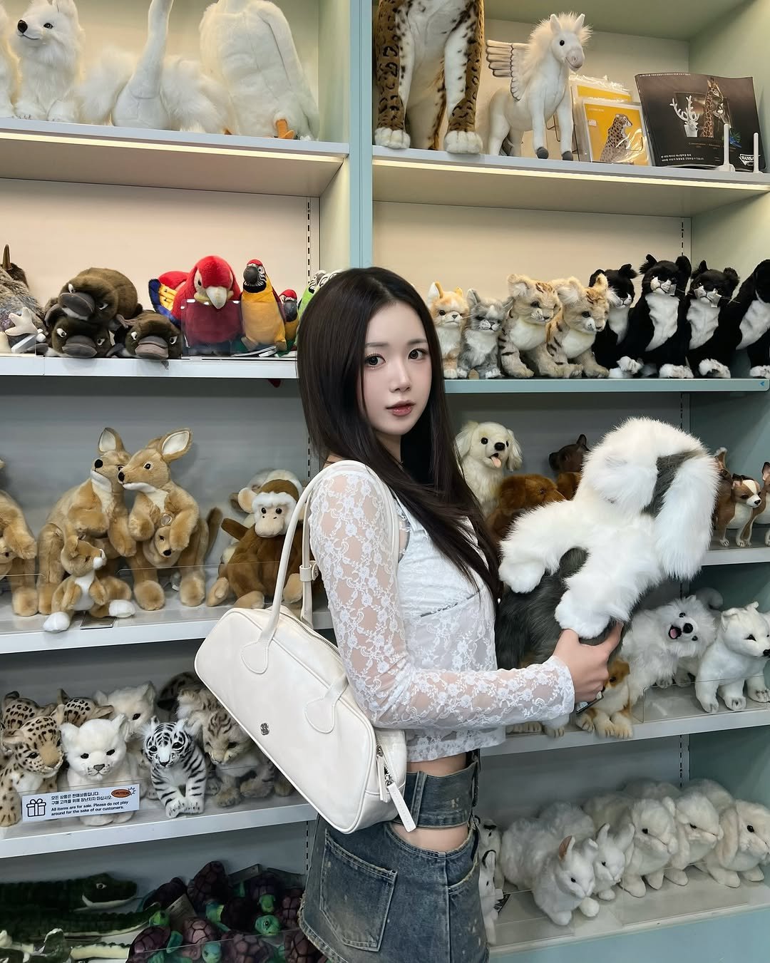 2ioary 게시물 이미지: 종일 예쁜 옷 예쁜 가방 든 주말 🎀

롯데월드몰 B1 무탠다드 옆에서 6월...
