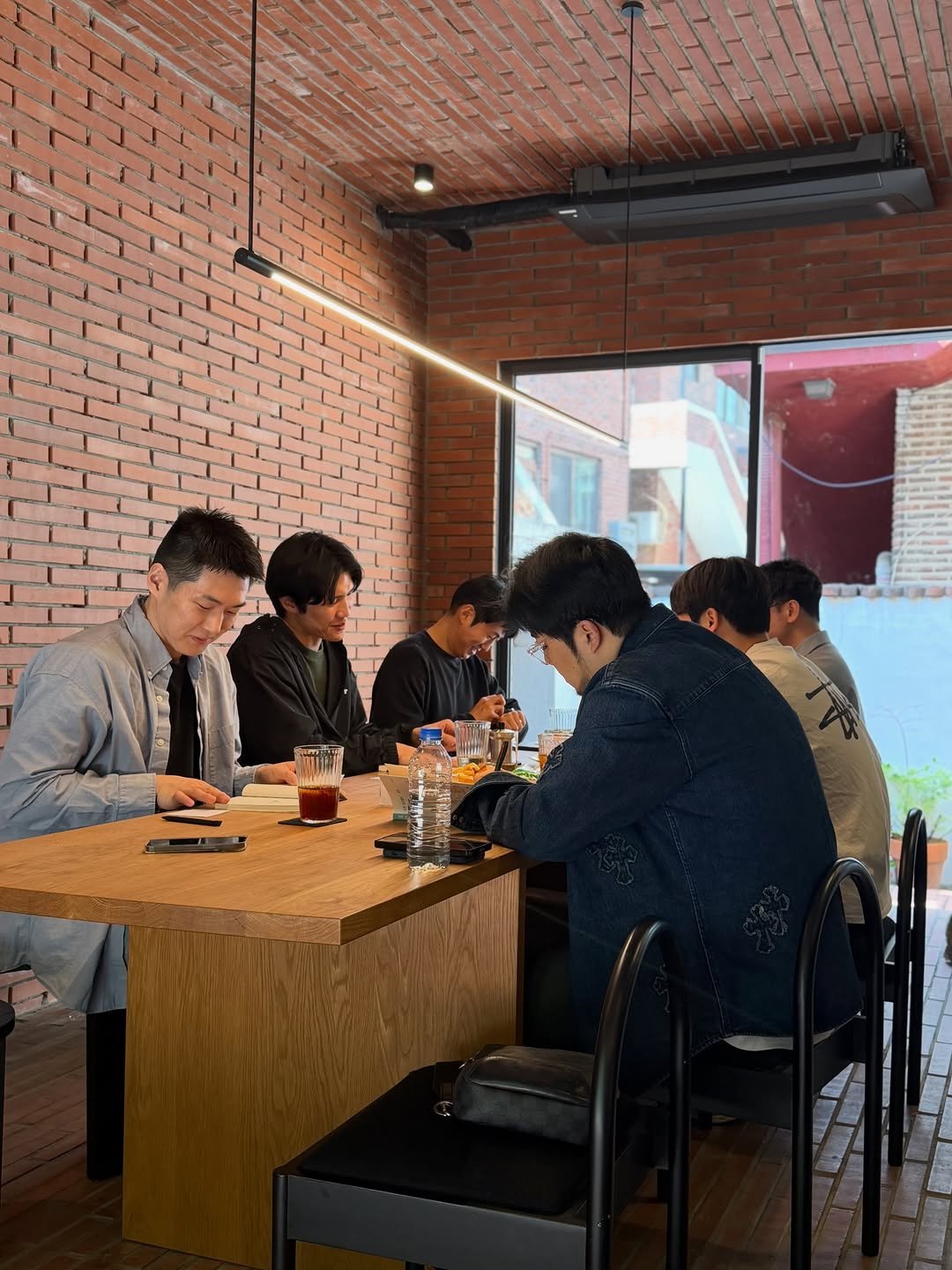 2lookbook 게시물 이미지: 질문서점 인공위성 2026 #서울형책방

1회차: [독서모임] 작은 질문들의 운명...