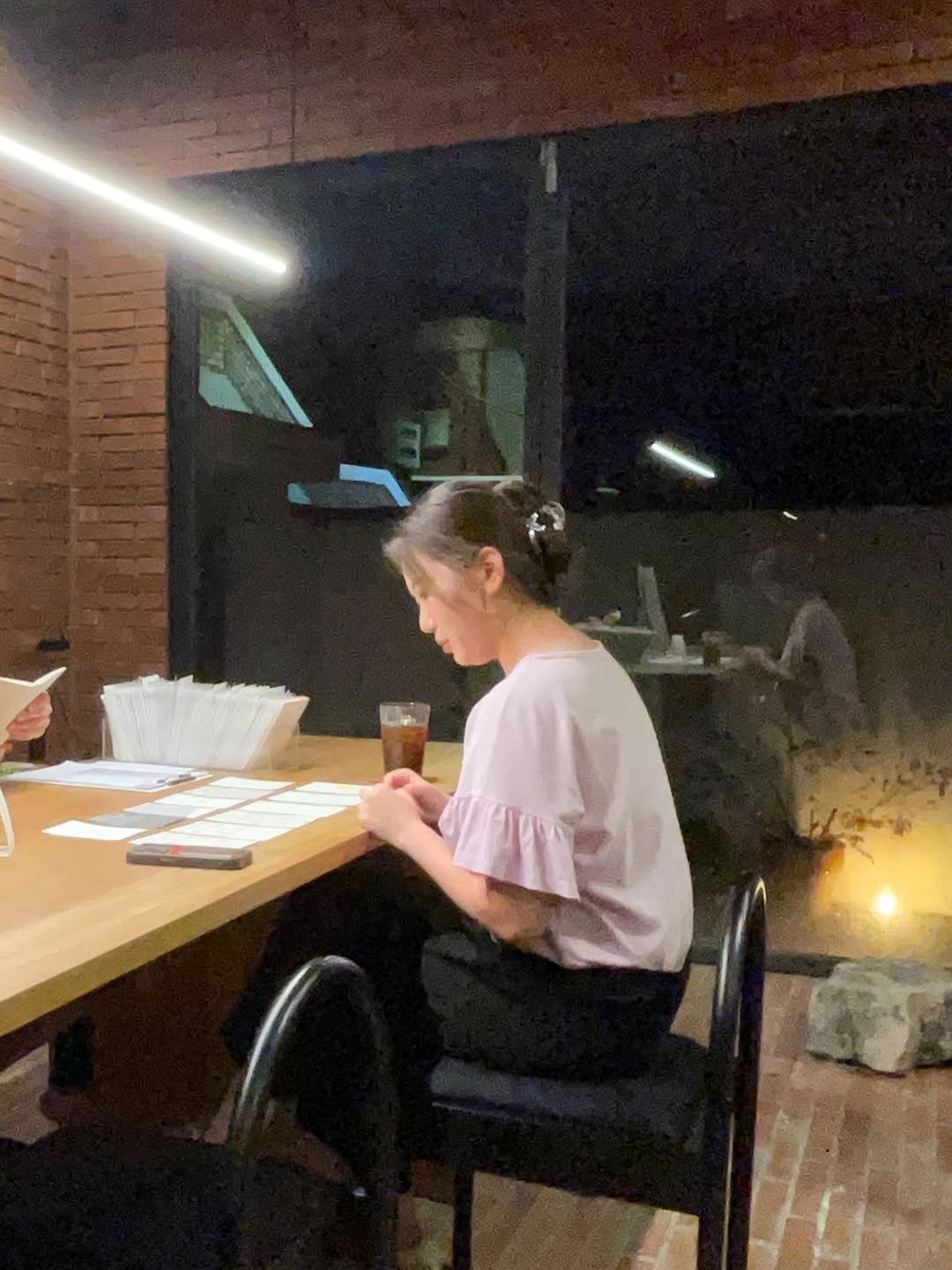 Photo by 인공위성 on August 15, 2025. May be an image of 2 people, people studying, coffee maker, table, drink and text.