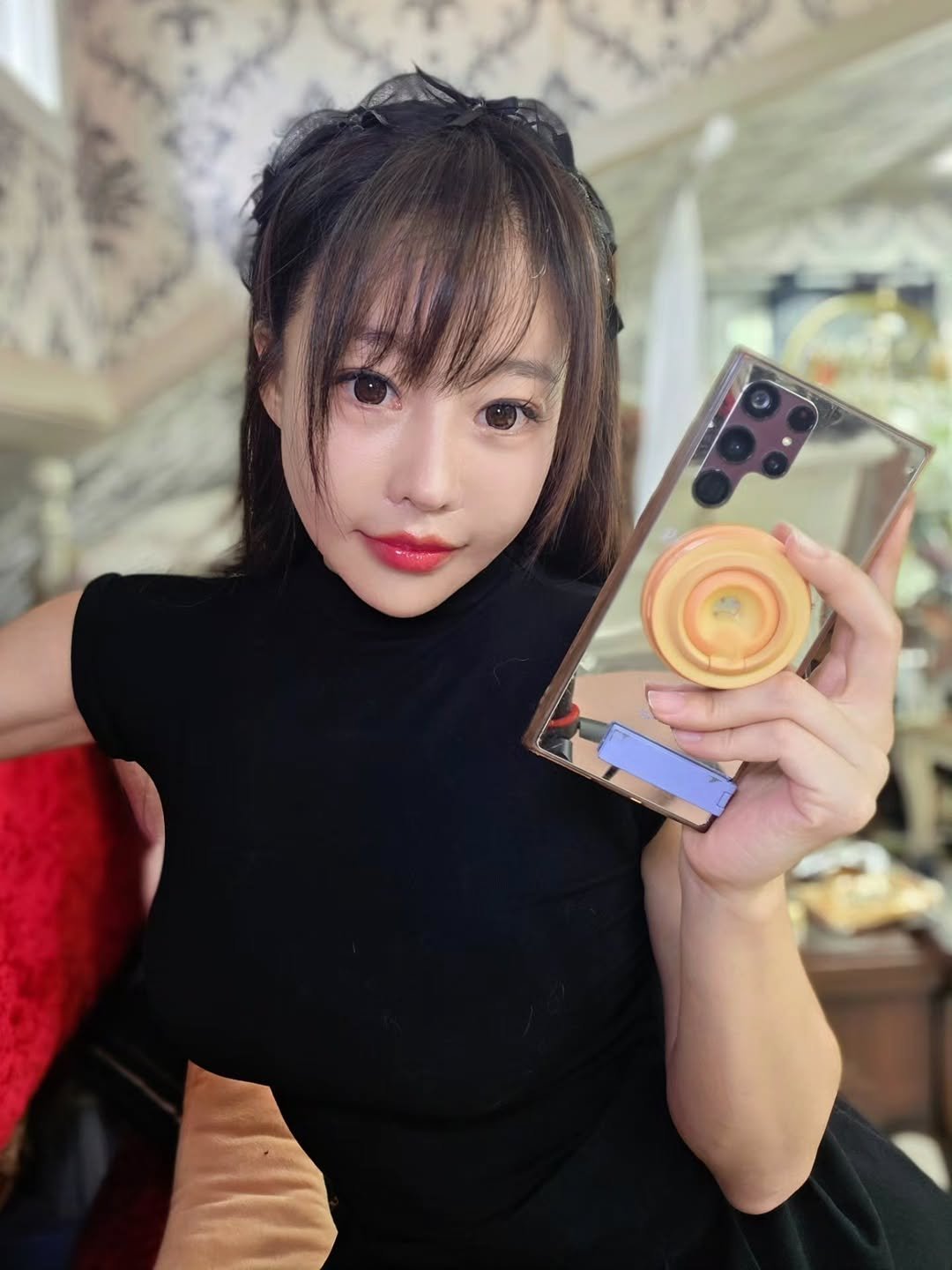 Photo shared by 이신비 정하얀 on September 30, 2025 tagging @miniduct_official_. May be a selfie of 1 person, phone, camera and text.