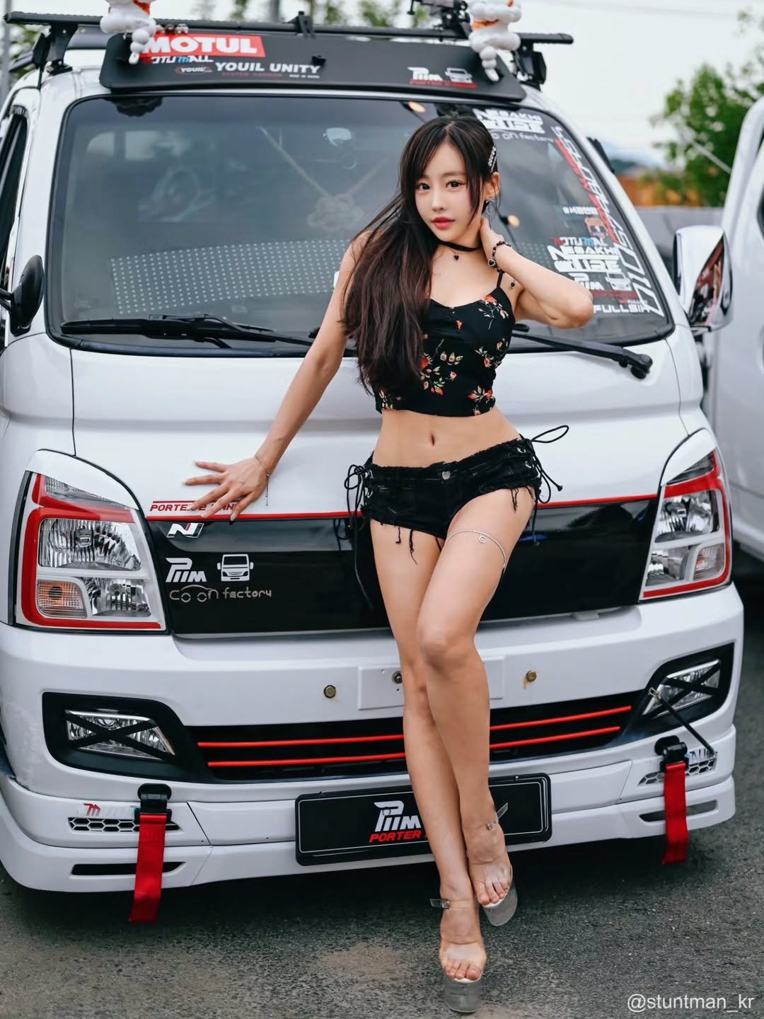 Photo by 이신비 정하얀 on August 11, 2025. May be an image of 1 person, car, truck and text.