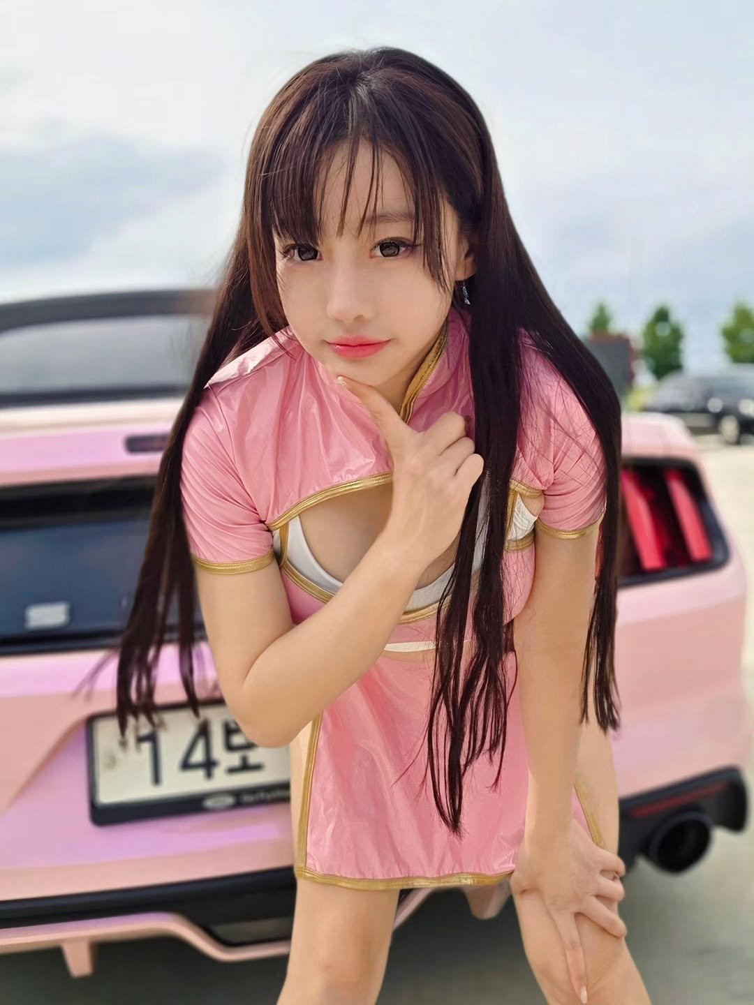 Photo by 이신비 정하얀 on March 07, 2026. May be an image of one or more people, hair, miniskirt and text.