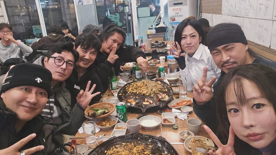 Photo shared by 강흥진 | 유튜브 흥지니TV on December 22, 2025 tagging @2sinbi, @sindongho740819, @theguys___0608, @kwak_jong_kyu, and @swordfish0228. May be an image of text.