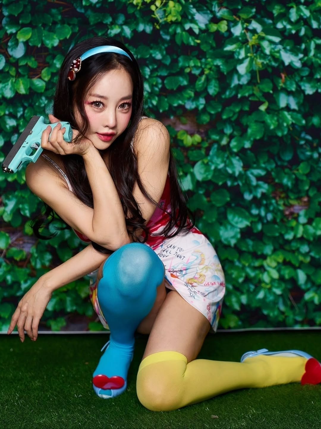 Photo by 이신비 정하얀 on April 01, 2026. May be an image of one or more people, makeup, miniskirt, outdoors and text.