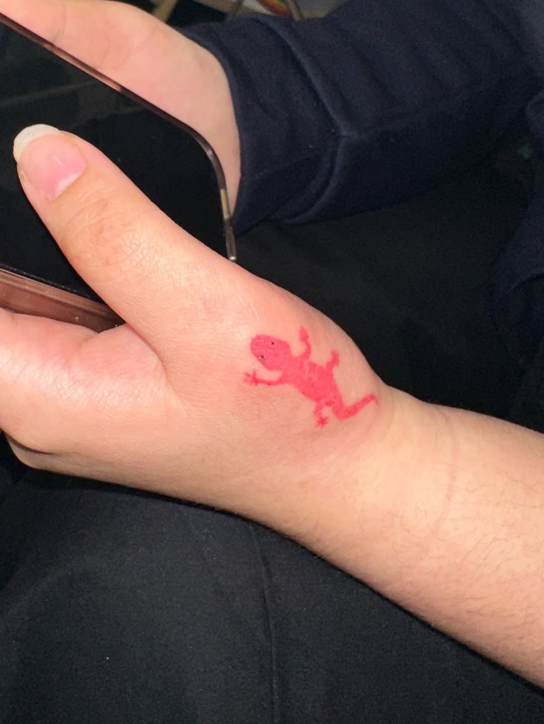 Photo by 이타투 ★ kitsch • オタク tattoo on January 08, 2026. May be a doodle of one or more people, henna, tattoo, seahorse, scorpion, bandage and text.