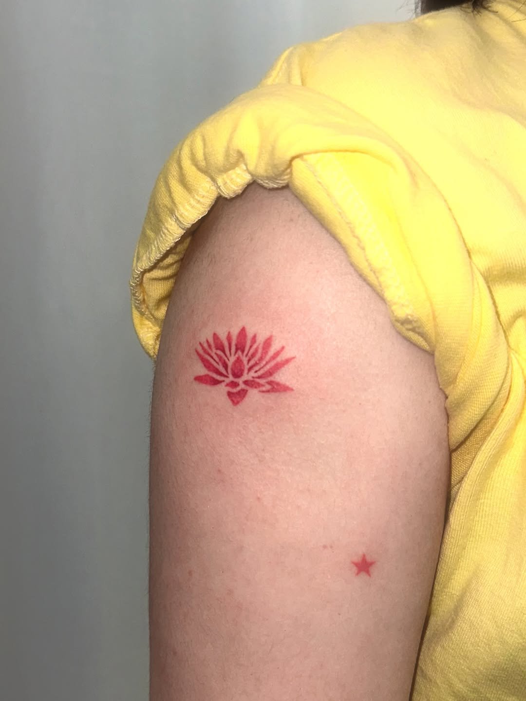 Photo by 이타투 * kitsch • オタク tattoo on February 09, 2026. May be an illustration of one or more people, tattoo and text.