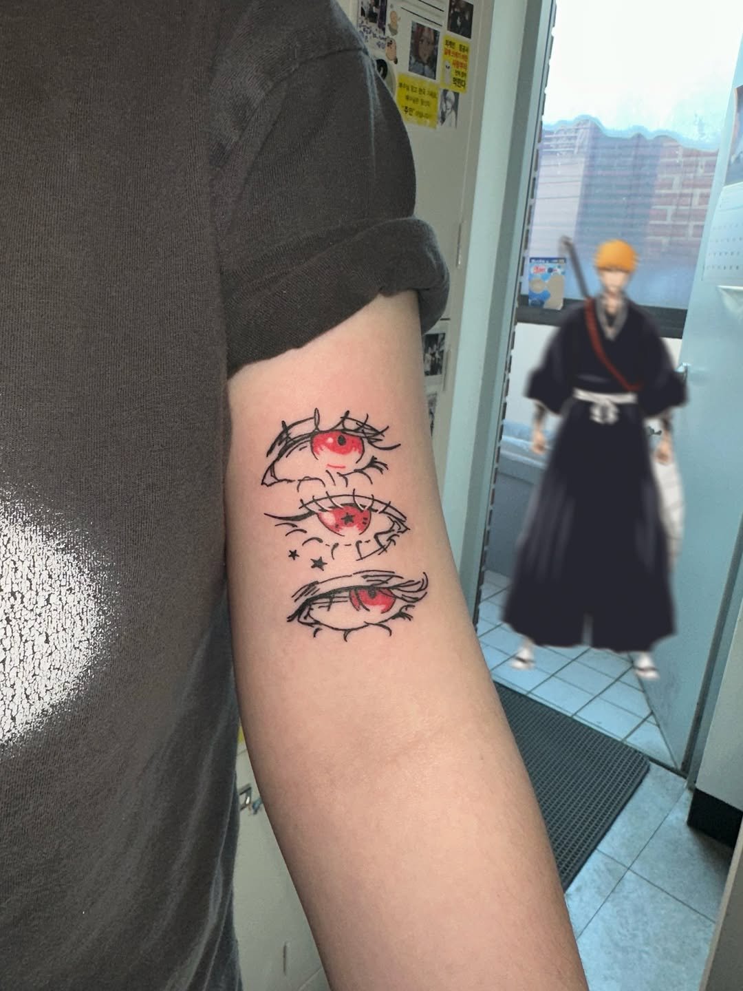 Photo by 이타투 ★ kitsch • オタク tattoo on January 06, 2026. May be an illustration of one or more people, henna, tattoo and text.