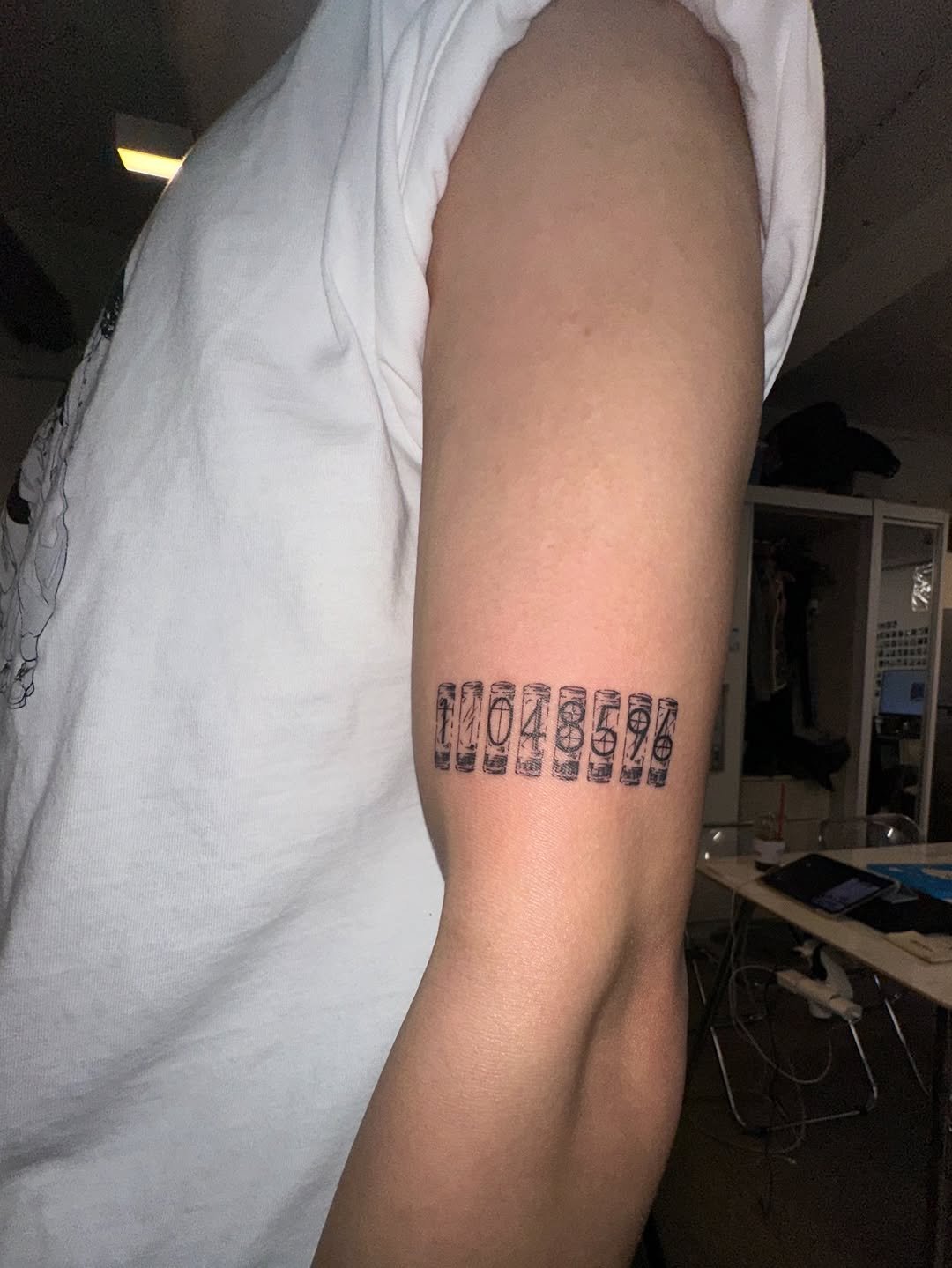 Photo by 이타투 * kitsch • オタク tattoo on February 16, 2026. May be an image of one or more people, tattoo and text.