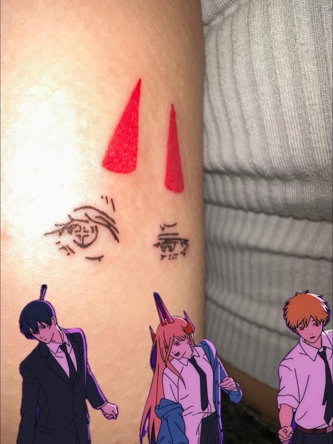 Photo by 이타투 ★ kitsch • オタク tattoo on December 01, 2025. May be pop art of one or more people, tattoo and text that says 'T 気'.