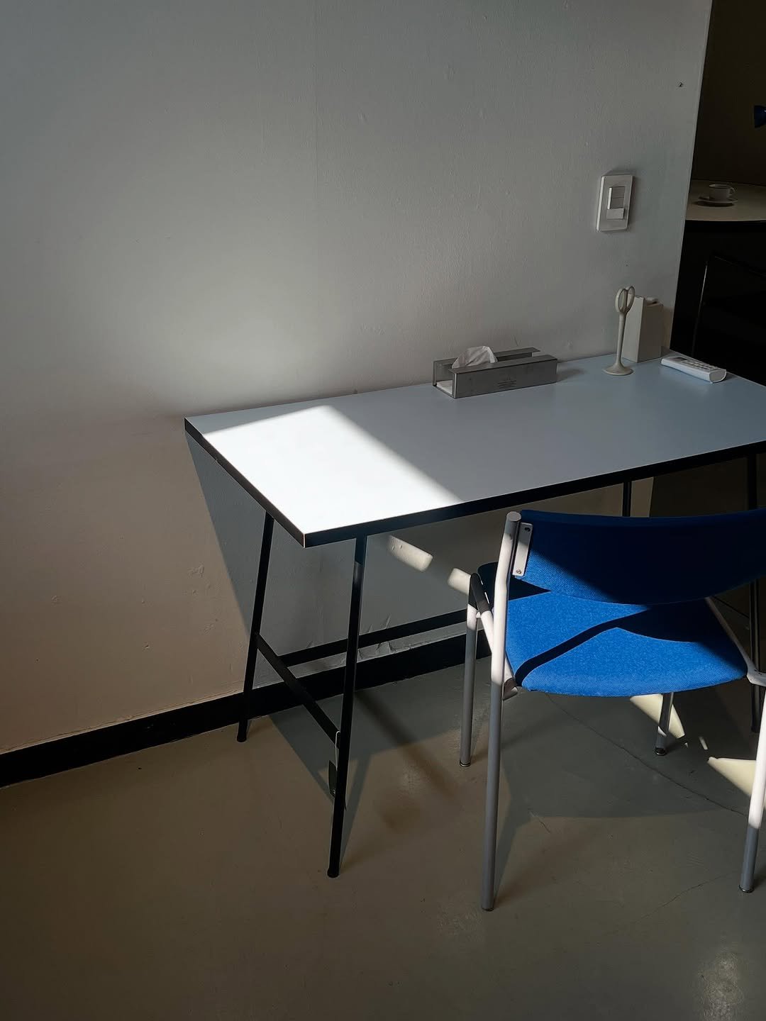 Photo by 2UC inc. on August 04, 2025. May be an image of table, sewing machine, desk, office and text.