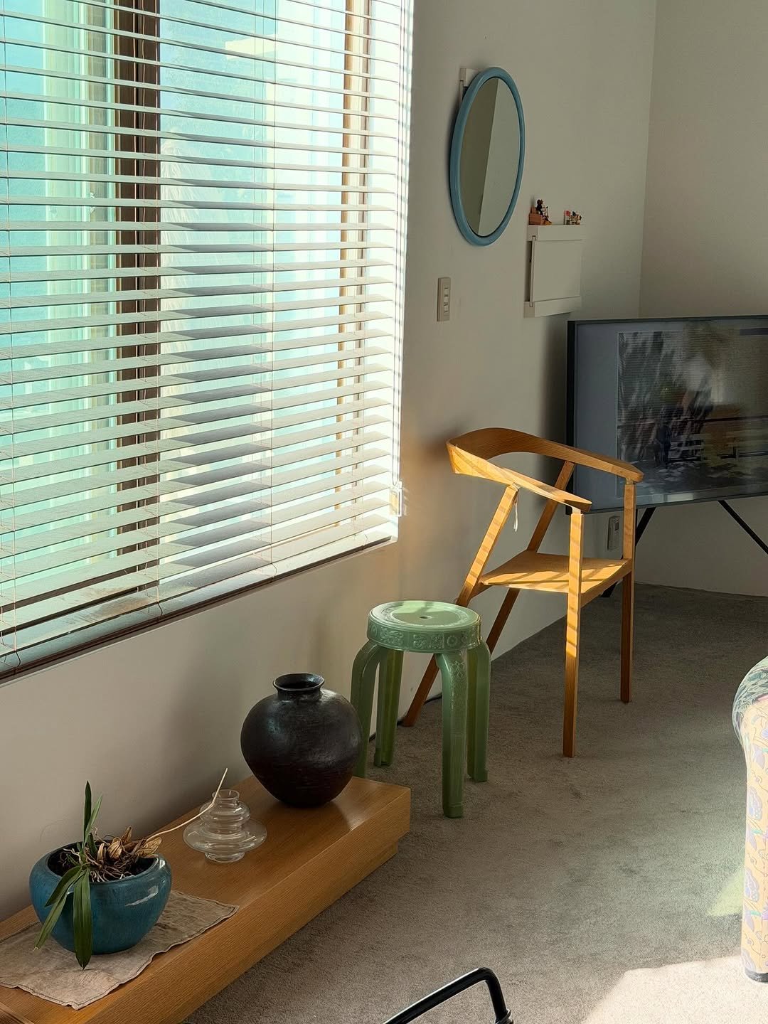 Photo shared by 2UC inc. on October 14, 2025 tagging @rumba.bor. May be an image of table, rocking chair, indoors and text.