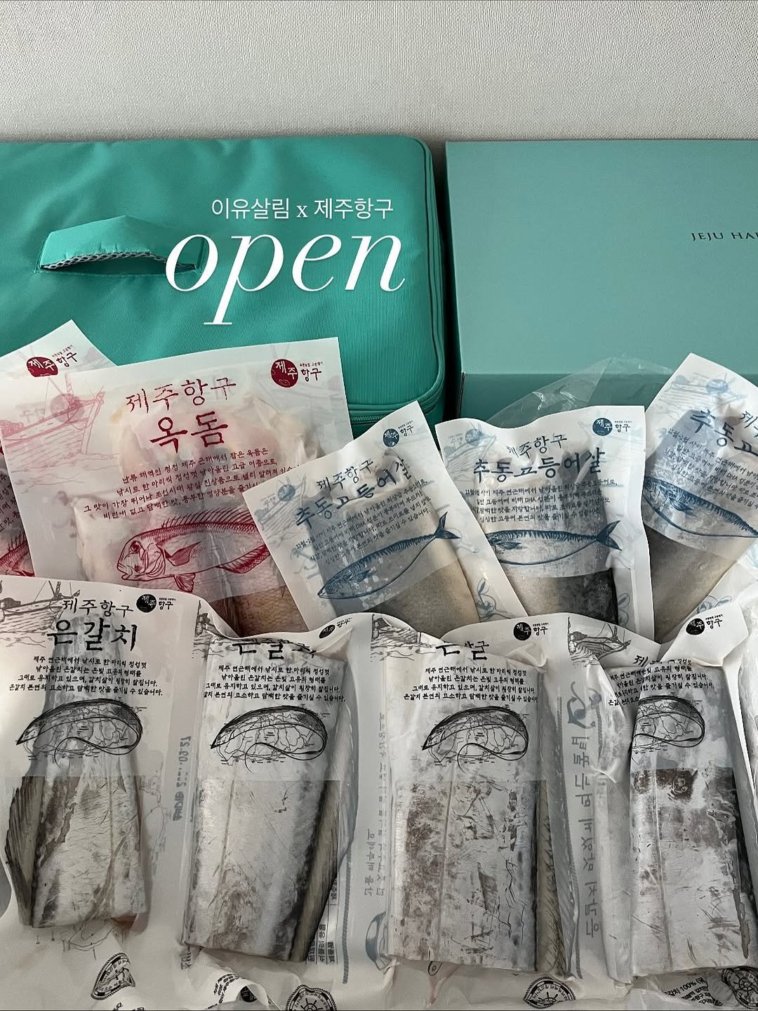Photo by 이유 | 살림•집밥 on September 24, 2025. May be an image of tea, hand cream, soap, dental floss, cornflower and text.