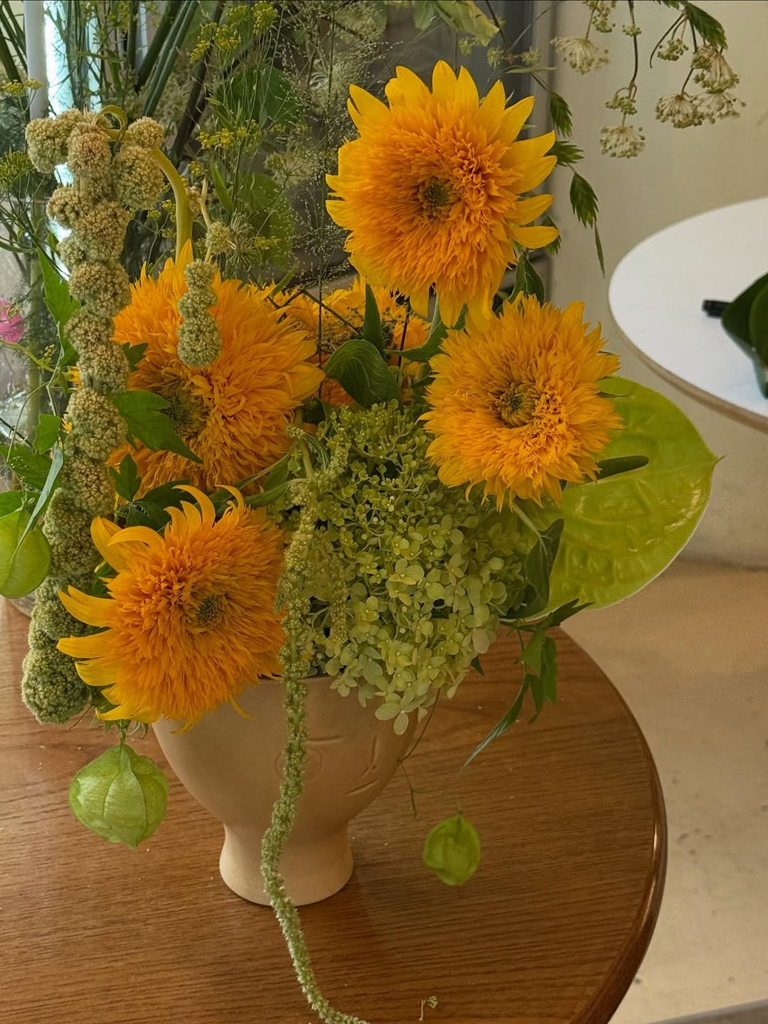 Photo by 임보라 on September 08, 2025. May be an image of flower arrangement, amaranth, prairie gentian, ivy and text.