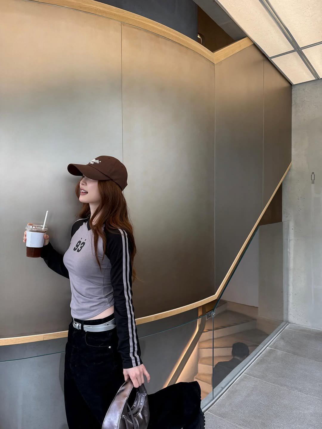 Photo by 임보라 on September 25, 2025. May be an image of 1 person, cornflower and text.