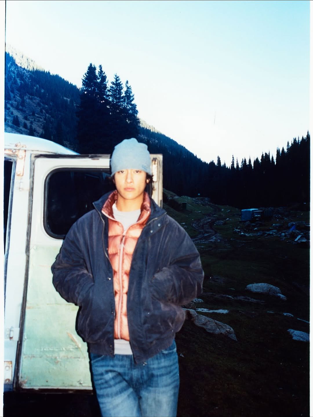 Photo shared by 홍태준 TaeJun on October 23, 2025 tagging @999humanity. May be an image of standing and text.